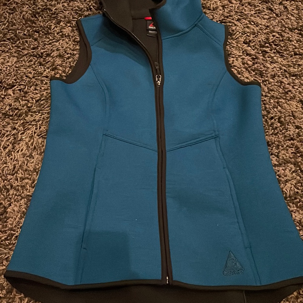 GERRY HOODED VEST NWOT